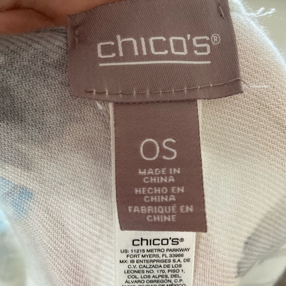 Chico’s Floral Burst Woven Ruana one size fits all in blue watercolor - Picture 3 of 5